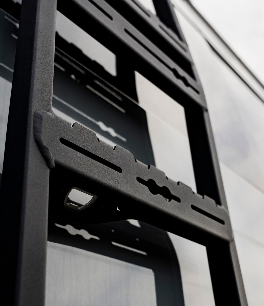 Échelle latérale - Ford Transit toit haut