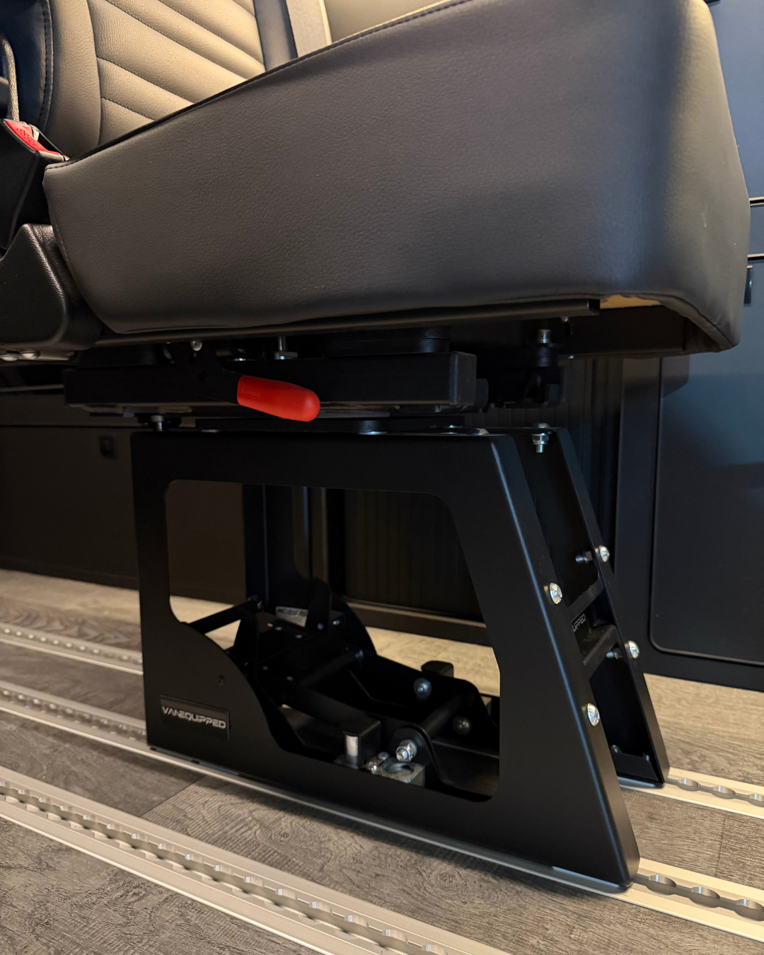 Banquette siège simple VKTR pour Sprinter/Transit/Promaster - VanEquipped