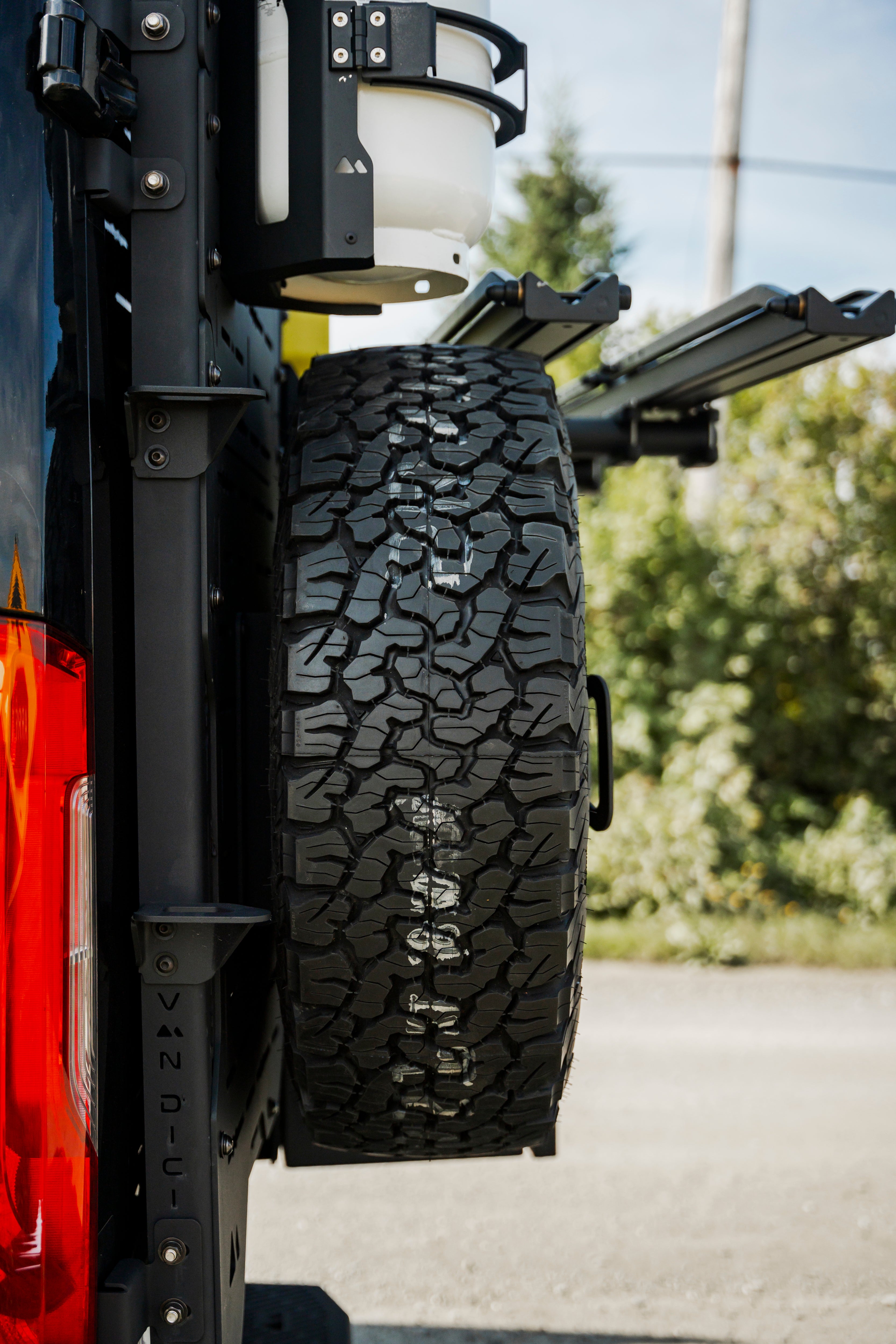 Lateral ladder extension for SPRINTER rear door support - VDICI